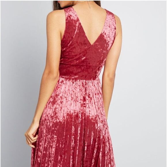 Modcloth Splendorous Spree Velvet Dress in Wine - Picture 3 of 16